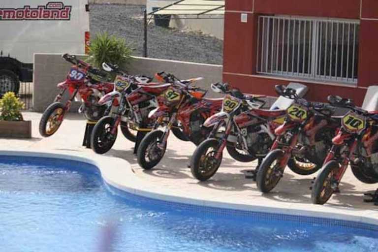 Badeurlaub oder Supermoto-Action: Dank dem Angebot von Supermotoland muss man sich nicht entscheiden 