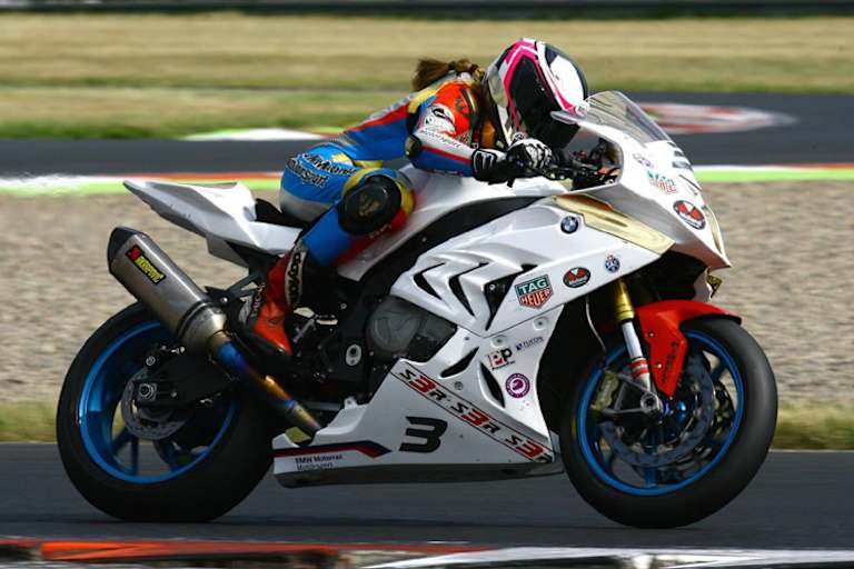 Sabine Holbrook im Autodrom von Most