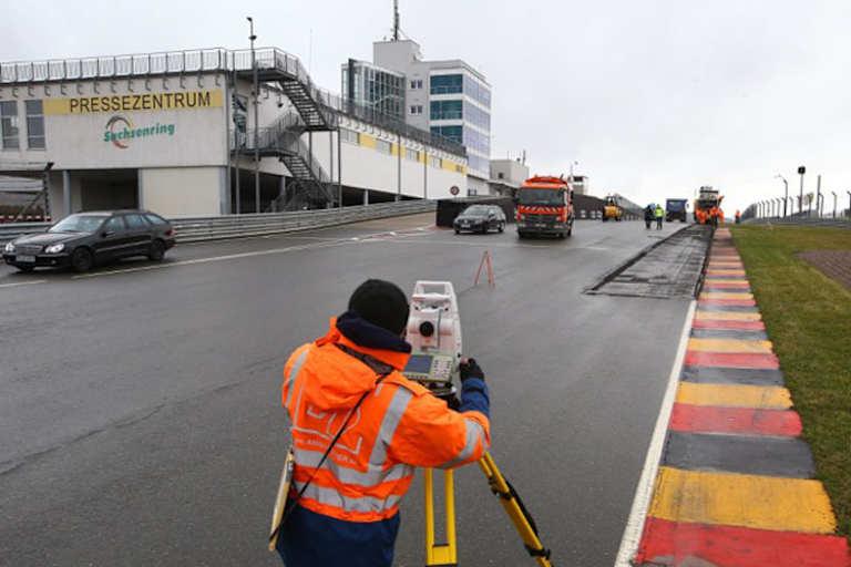 Die Arbeiten am Streckenbelag sollen bis spätestens 30. April 2017 beendet sein