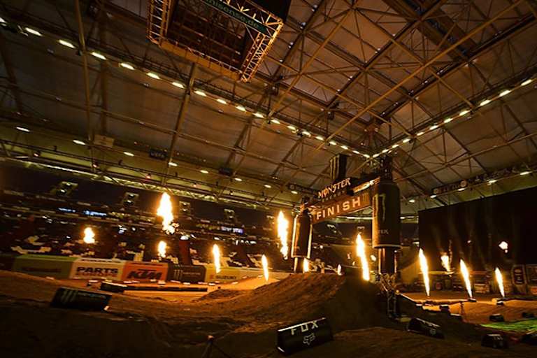 Feuerwerk in der menschenleeren VELTINS-Arena