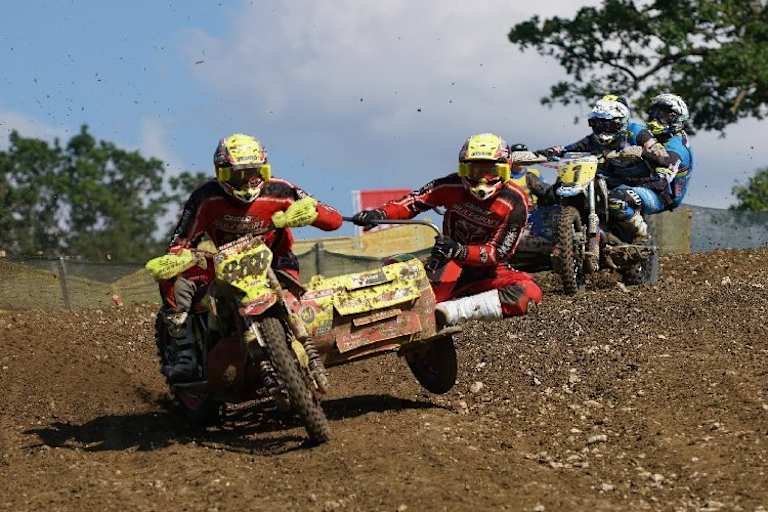 Schneller «alter Mann»: Stuart Brown mit Josh Chamberlain vor Marvin Vanluchene/Ben van den Bogaart