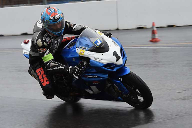 Da war die Welt für den Suzuki Piloten noch in Ordnung