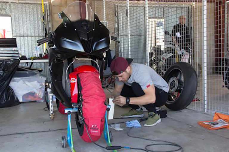 Schrötter wurde von Valentino Rossi zum 100-Kilometer-Rennen in Tavullia eingeladen