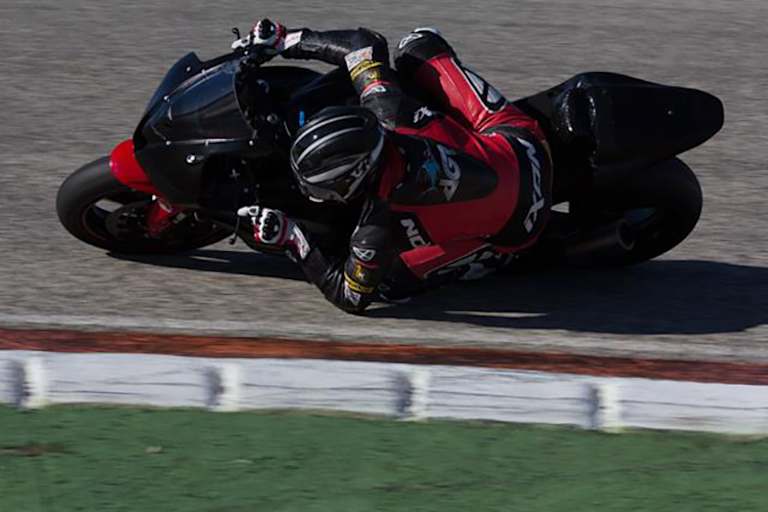 In Cartagena ist Schrötter mit seiner Honda CBR 600 unterwegs