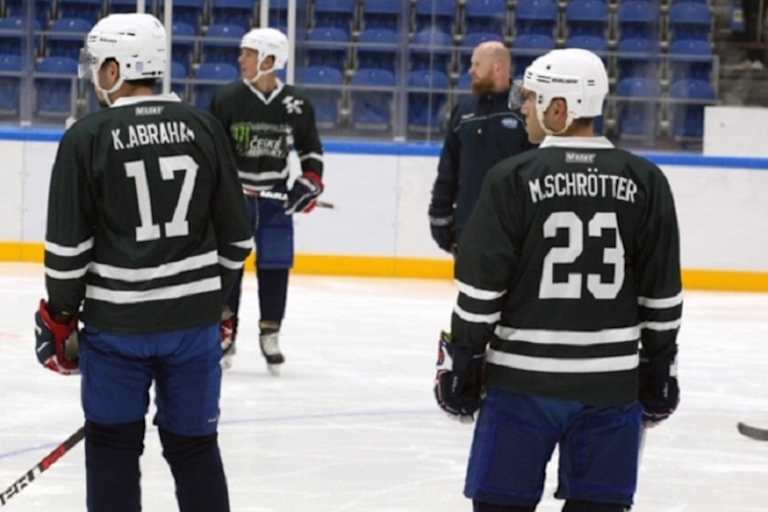 Auf dem Eis: Abraham und Schrötter