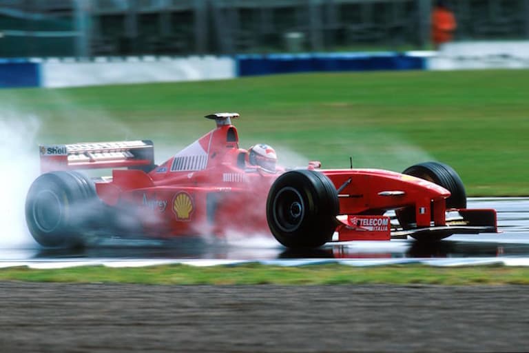 Schumi gibt in Silverstone Gummi