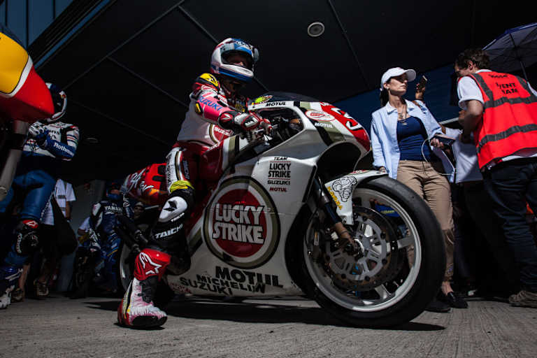 Schwantz auf der Lucky Strike Suzuki XR84 von 1994