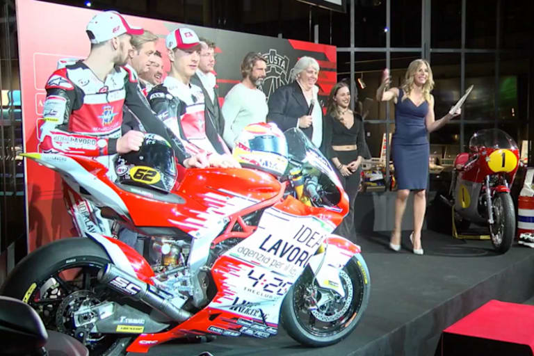 Stefano Manzi und Dominique Aegerter enthüllten die MV Agusta F2