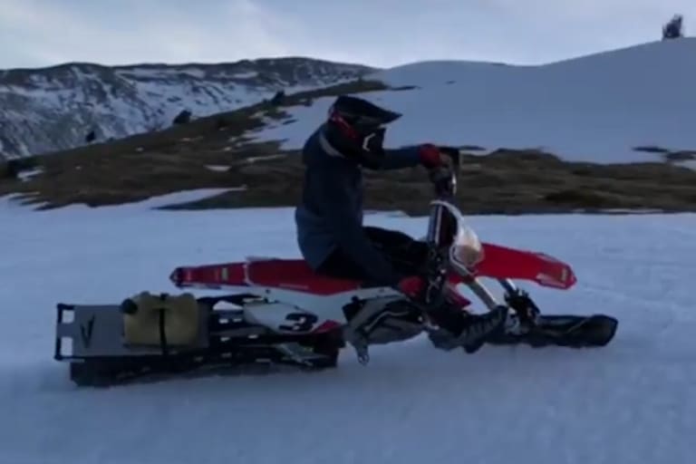 Marc Márquez hat Spaß im Schnee