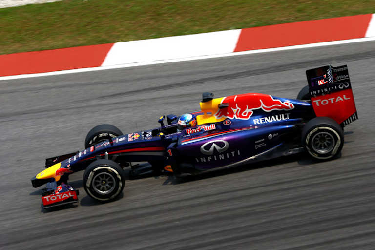 Sebastian Vettel fühlt sich wohl in seinem Dienstwagen