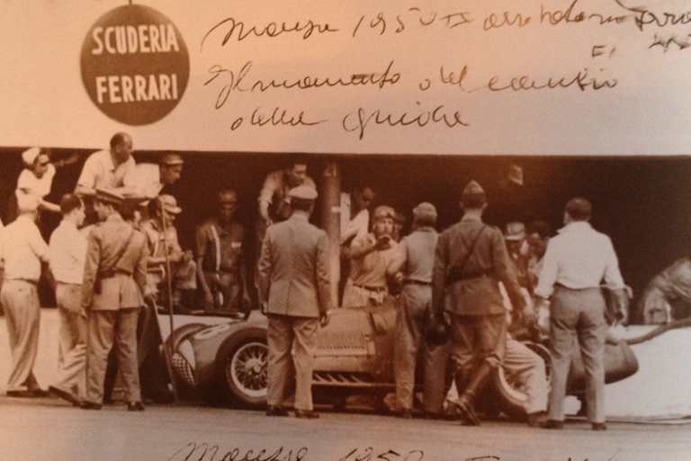 Dorino Serafini muss seinen Ferrari an Alberto Ascari abgeben