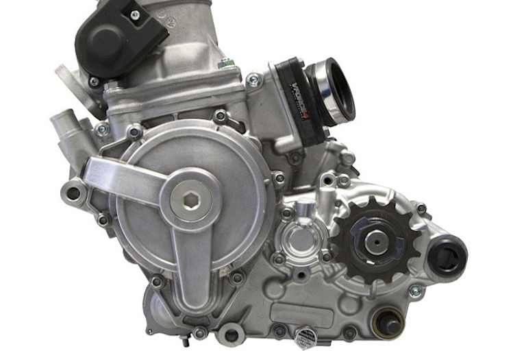 Ultrakompaktes Motörchen ohne Kickstarter, mit Vergaser und elektronischer Auslass-Steuerung