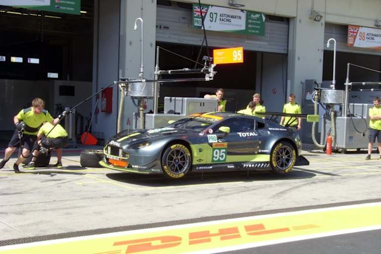 Genauso wie Boxen-Action bei Aston Martin