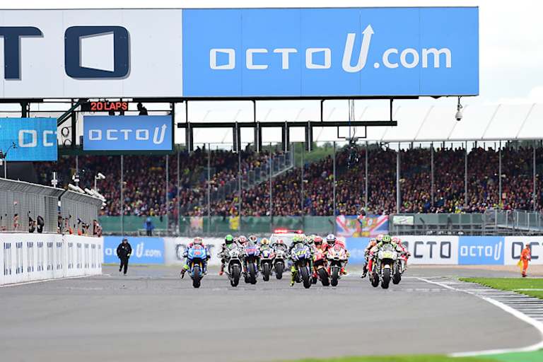 Die MotoGP-Asse üben am Freitag in Silverstone den neuen «bike change»