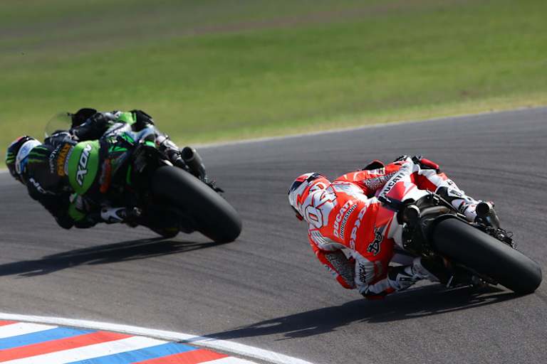 Das Rennen: Bradley Smith hat Ducati-Star Dovizioso überholt