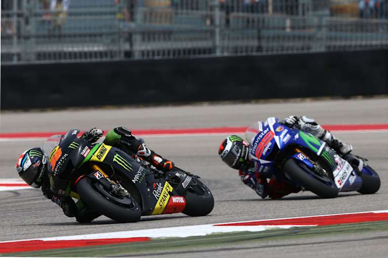 Bradley Smith hielt sich im Rennen bis zur elften Runde vor Lorenzo