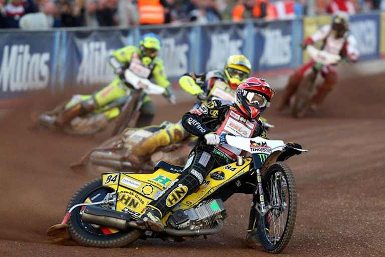 Martin Smolinski (vorne) muss Leute wie Holder und Bjerre am Samstag schlagen