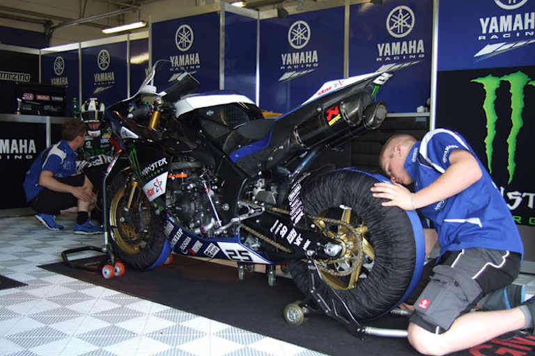 Im Yamaha-Team wird fleissig gearbeitet