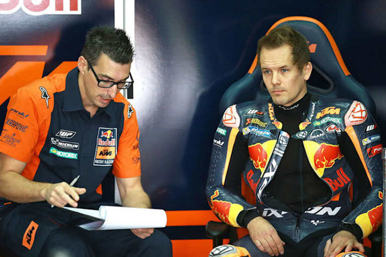 Xavi Soldevila mit KTM-Testfahrer Mika Kallio: Jetzt auch im Moto2-Projekt engagiert