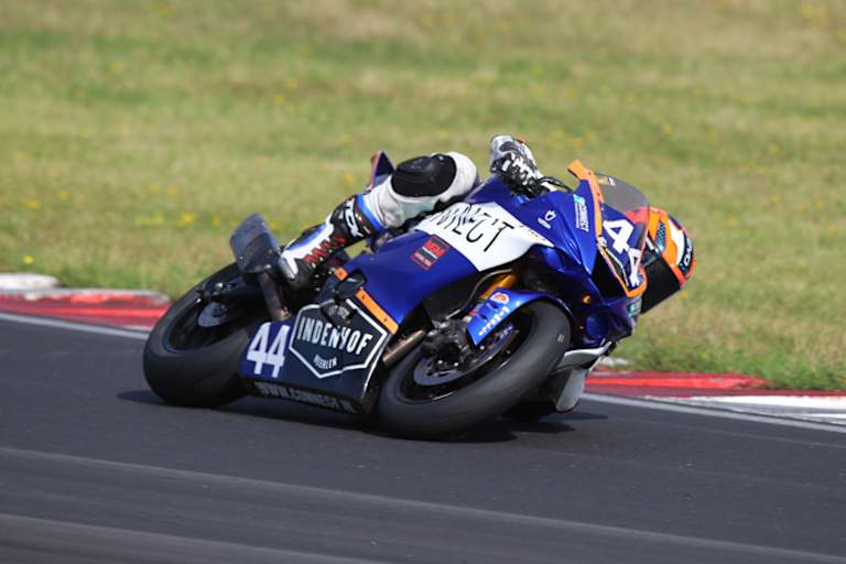 Milan Merckelbagh gewann in Most beide Rennen der Superstock 600