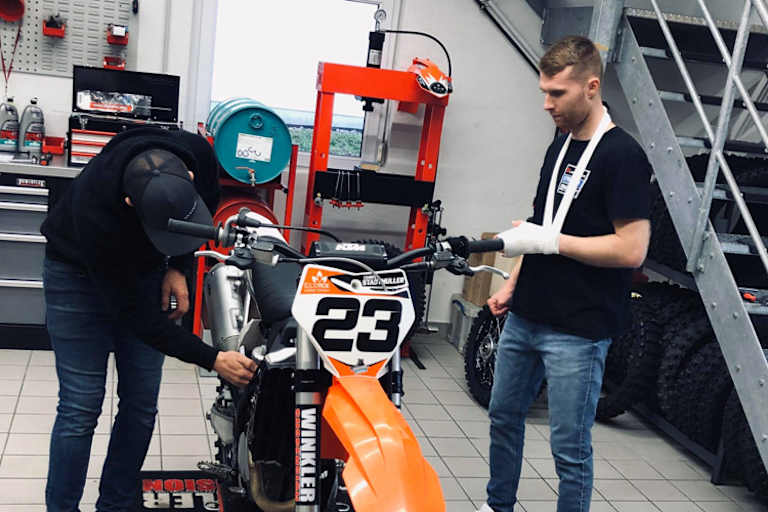 Der Patient lässt derzeit schrauben