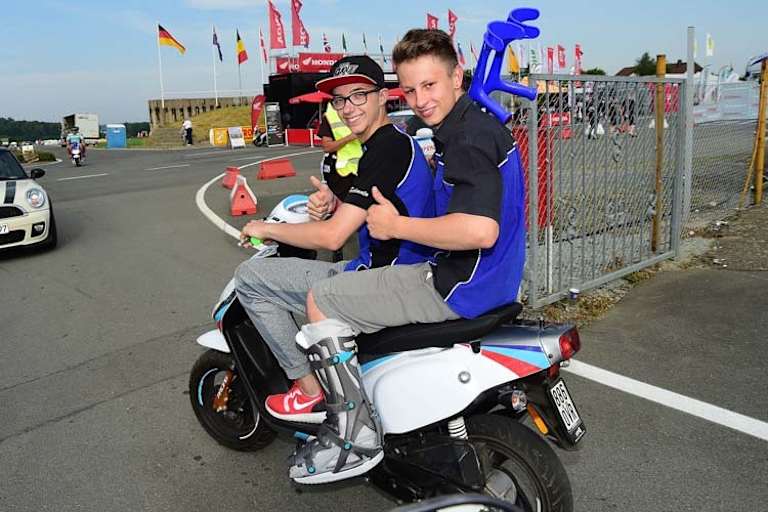 Lenno Huthmacher gibt den Chauffeur für Stange