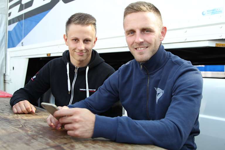 Chris Stange (li.) plaudert mit Kevin Wahr