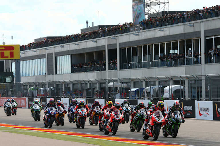 Nur im ersten Rennen wird gemäß Superpole gestartet