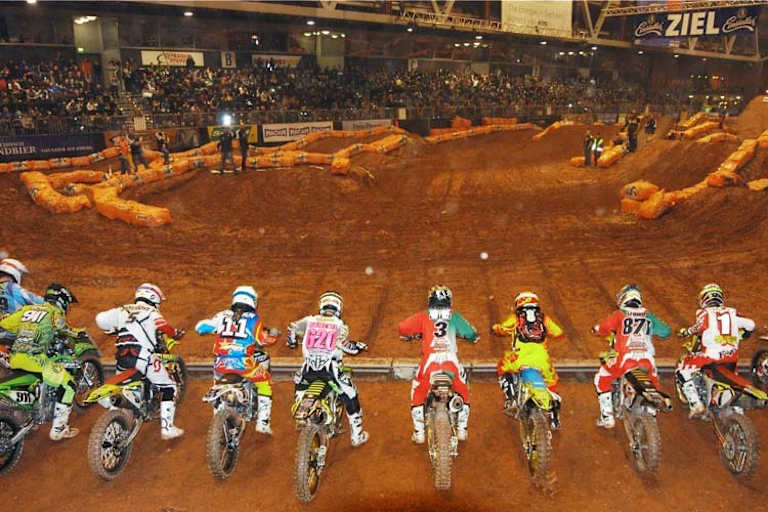 Supercross Chemnitz: Action vor ausverkauften Haus auf ultraenger Strecke