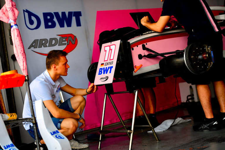 Der 20-jährige Deutsche träumt von einem Aufstieg in die Formel 1 