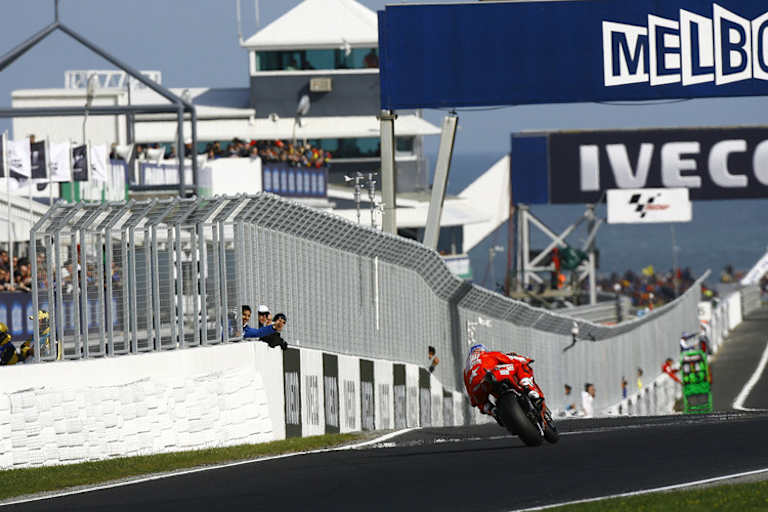Casey Stoner 2010 auf dem Weg zum vierten Sieg in Serie in Phillip Island; 2011 und 2012 gewann der dort auf Honda