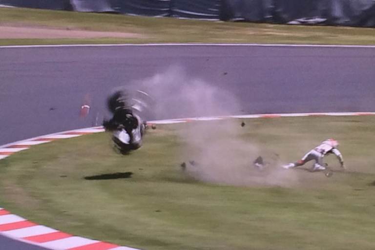 Casey Stoner: Schulterblatt und Schienbein gebrochen