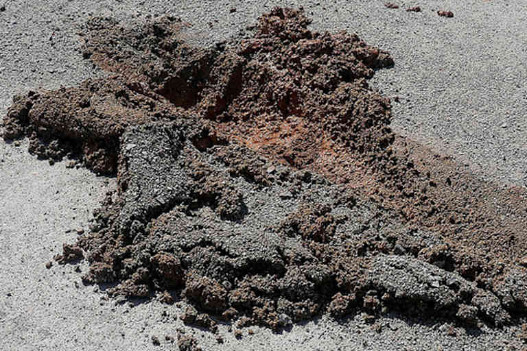 Der Untergrund der Rennbahn ist zu nass