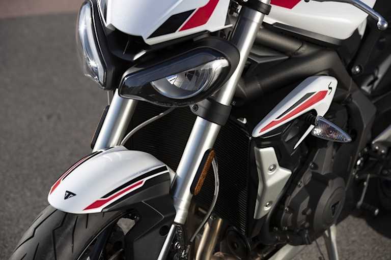 Mit dem neuen Styling sieht das Basismodell mit der Bezeichnung S aus wie das Spitzenmodell Triumph Street Triple RS