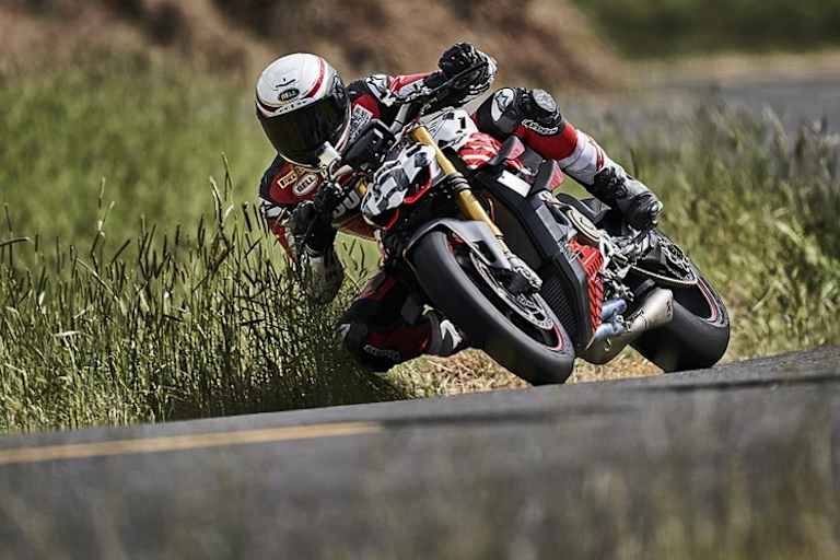 Carlin Dunne, Pikes-Peak-Sieger von 2018, trainiert bereits mit der Streetfighter V4 für das Rennen am 30. Juni