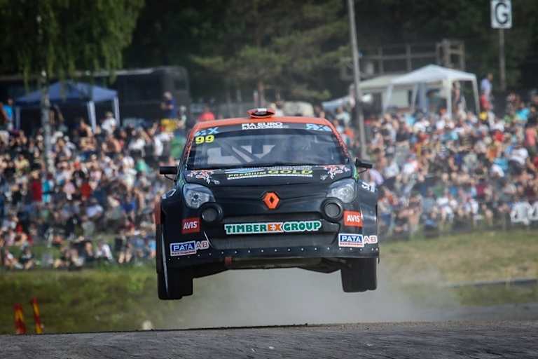 Jnais Baumains in Action