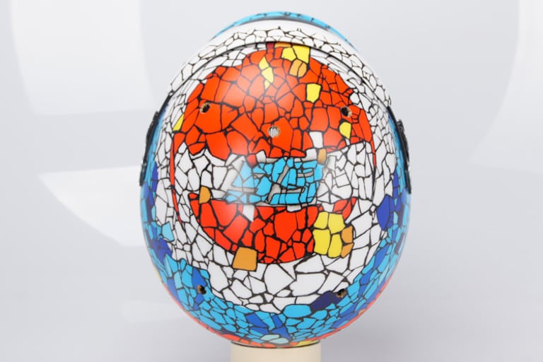 Knicks vor Antoni Gaudí, Farbkombination aus Spanien und Uruguay