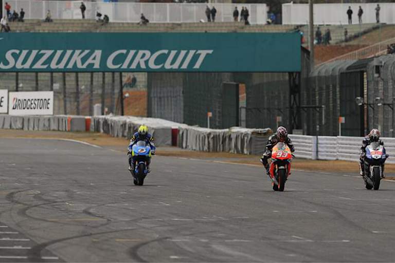 Aoki, Aoyama und Nakasuga präsentierten die Maschinen von Suzuki, Honda und Yamaha