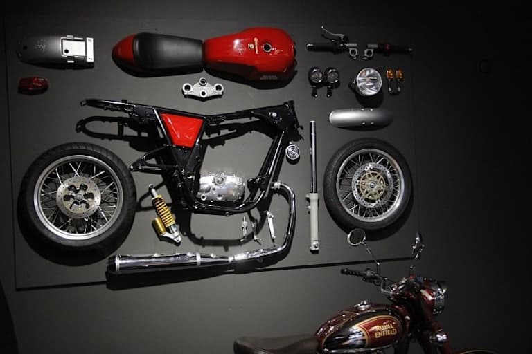 Die einen pappen sich einen Picasso an die Wand. Bei James Müller im Enfield World Store ist es eine Royal Enfield Continental
