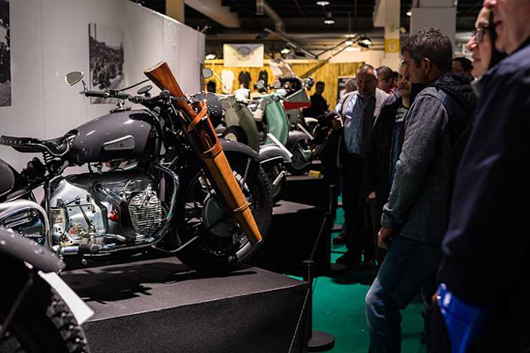 Bewaffnet: Swiss Army Motorcycles