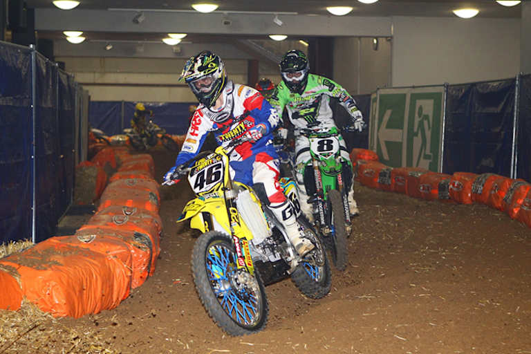 Charles Lefrancois (F) vor Zach Ames (USA) im «Tunnel»