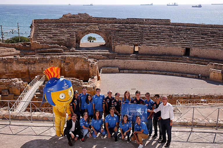 Die Repsol-Piloten vor dem römischen Amphitheater in Tarragona