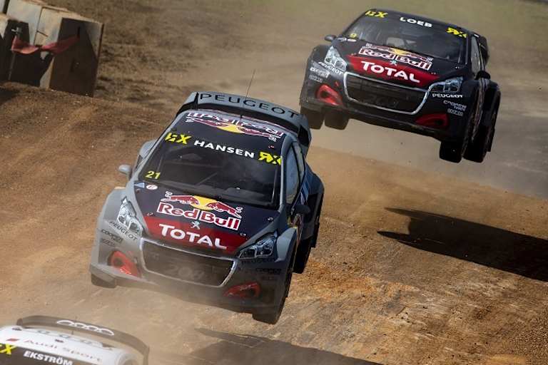 Timmy Hansen vor Sébastien Loeb