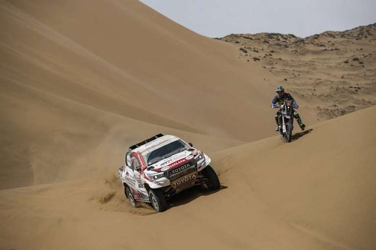 Bernhard ten Brinke im dritten Toyota Hilux