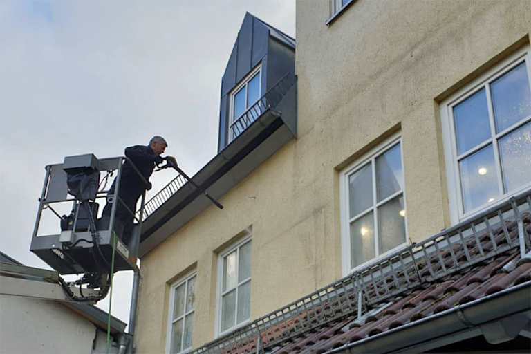 Der Chef putzt selbst