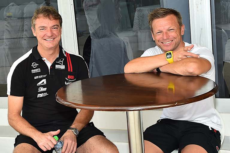 Thien mit dem ehemaligen Teamchef Dirk Heidolf