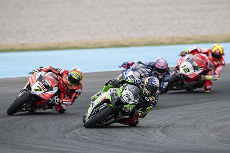 ...dann krachte er heftig auf den Asphalt