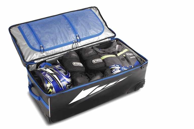 Praxisgerechte Einteilung und zusätzliche Sicherungsgurten ermöglichen den geordneten Transport der Motorradausrüstung