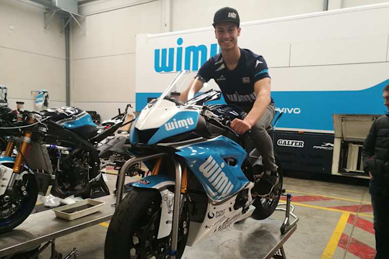 Lukas Tulovic  beim Probe sitzen