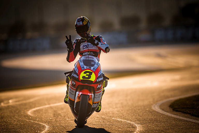 Lukas Tulovic auf der Kalex des Forward-Teams